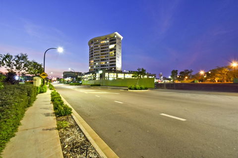 Nomikis\'On The Avenue - Accommodation Mooloolaba 10