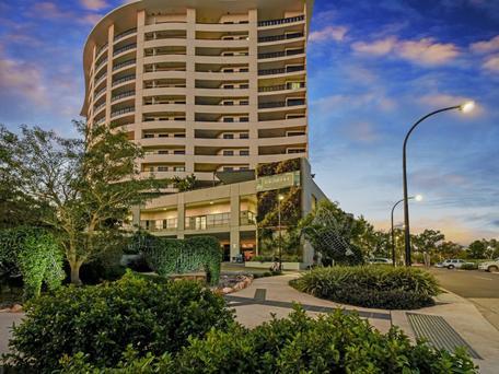 Nomikis\'On The Avenue - Accommodation Mooloolaba 1