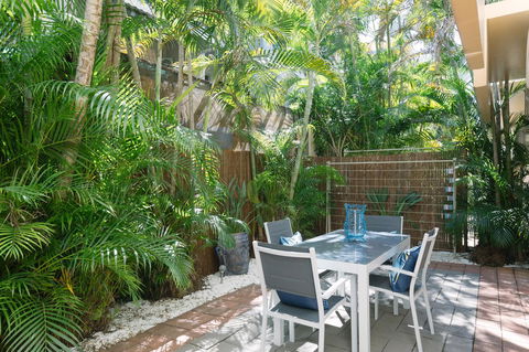 CitySide Apartment - 2 Bedroom With Private Courtyard - Accommodation Mooloolaba 13