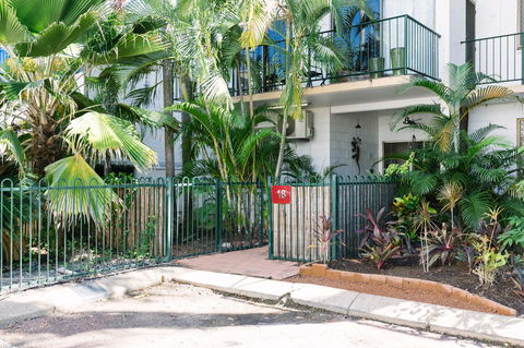 CitySide Apartment - 2 Bedroom With Private Courtyard - Accommodation Mooloolaba 6