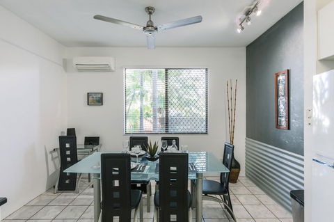 CitySide Apartment - 2 Bedroom With Private Courtyard - Accommodation Mooloolaba 9