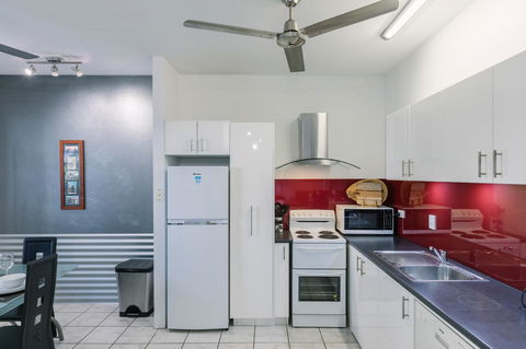 CitySide Apartment - 2 Bedroom With Private Courtyard - Accommodation Mooloolaba 3