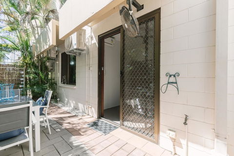 CitySide Apartment - 2 Bedroom With Private Courtyard - Accommodation Mooloolaba 10