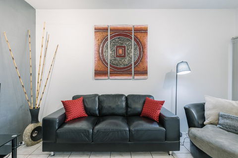 CitySide Apartment - 2 Bedroom With Private Courtyard - Accommodation Mooloolaba 4