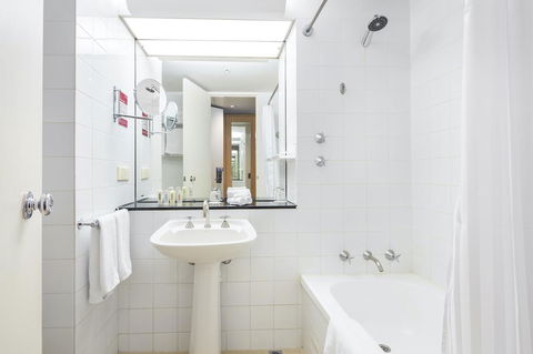 Crowne Plaza Canberra, An IHG Hotel - Accommodation Mooloolaba 26