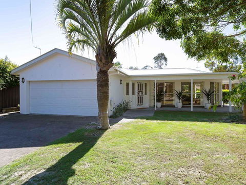 Bonito', 26 Bonito Street - Pet Friendly Housewith Aircon - Accommodation Mooloolaba 0