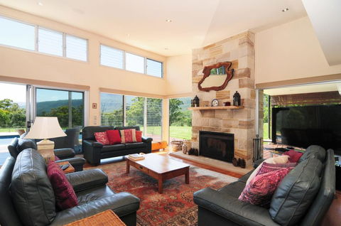 Bottlebrush Lodge - Great Views And A Pool! - Accommodation Mooloolaba 0