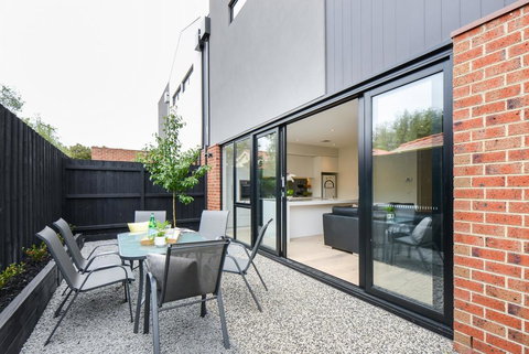 Boutique Stays-Murrumbeena Place 1 - Accommodation Mooloolaba 3