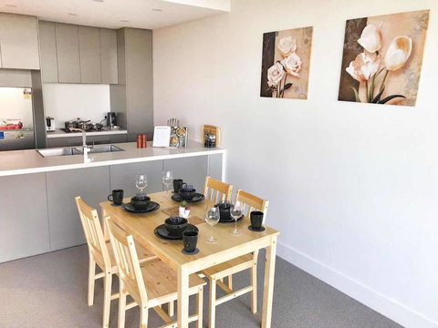Brand New 2 Bed Apartment With Absolute Park View - Accommodation Mooloolaba 2