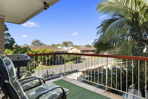 Bribie Beach King Bed Unit Overlooking Pool - Accommodation Mooloolaba 2
