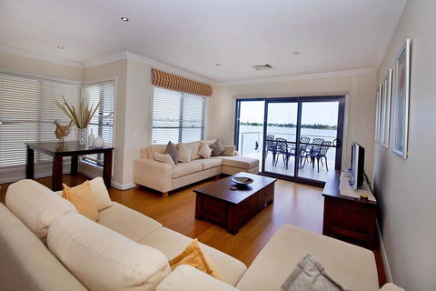 Brookwater- Waterfront On Lake Mulwala - Accommodation Mooloolaba 1