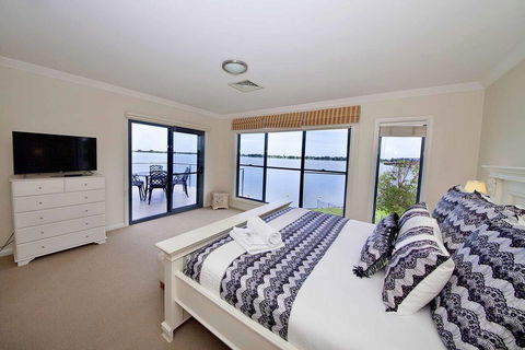 Brookwater- Waterfront On Lake Mulwala - Accommodation Mooloolaba 0