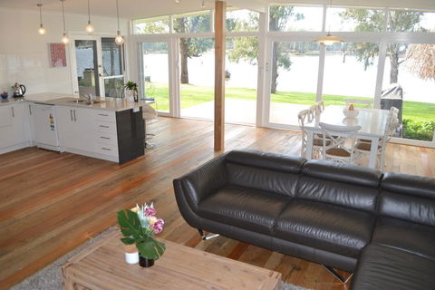 Bundalong Waterfront- 28 Graham Ave, Bundalong - Accommodation Mooloolaba 2