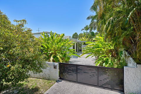 Cairns Northern Beaches Holiday Retreat - Accommodation Mooloolaba 1