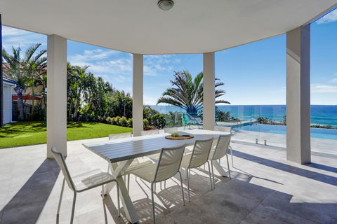 Castaways Beach Escape - Accommodation Mooloolaba 0
