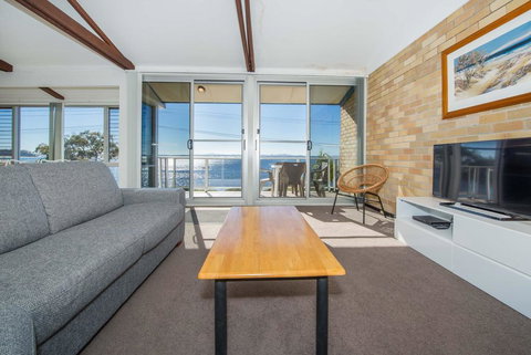 Castaways Unit 8 - Shoal Bay - Accommodation Mooloolaba 3