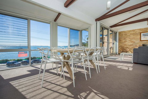 Castaways Unit 8 - Shoal Bay - Accommodation Mooloolaba 2
