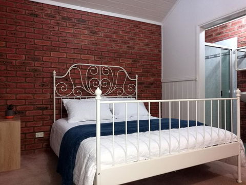 Castle Stay At Lakes Entrance - Accommodation Mooloolaba 3