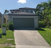 Central Gold Coast Large Modern Elevated House - Accommodation Mooloolaba