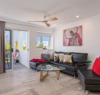 Chevron Sails - Accommodation Mooloolaba