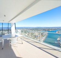 Circle On Cavill 52nd Floor Spacious Skyhome Apartment - Accommodation Mooloolaba