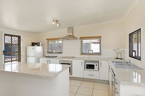 Close To Water, Restaurants And Clubs, Toorbul St, Bongaree - Accommodation Mooloolaba 1