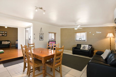 Close To Water, Restaurants And Clubs, Toorbul St, Bongaree - Accommodation Mooloolaba 0