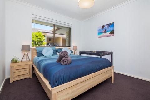 Coastal Convenience! Walk To The Shops & Cafes... - Accommodation Mooloolaba 1