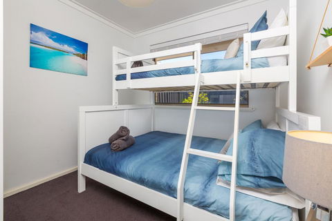 Coastal Convenience! Walk To The Shops & Cafes... - Accommodation Mooloolaba 2