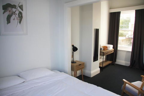 College Lawn Hotel - Accommodation Mooloolaba 2