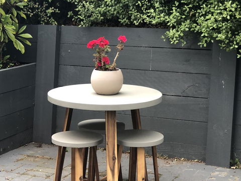 Colonial Hampdens - Accommodation Mooloolaba 1