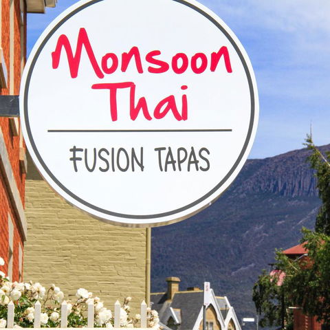 Colonial Hampdens - Accommodation Mooloolaba 3