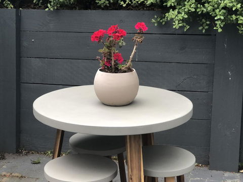 Colonial Hampdens - Accommodation Mooloolaba 2