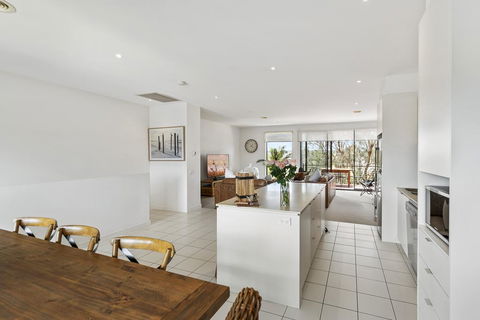 Comfy Coast Drive Condo - Accommodation Mooloolaba 2