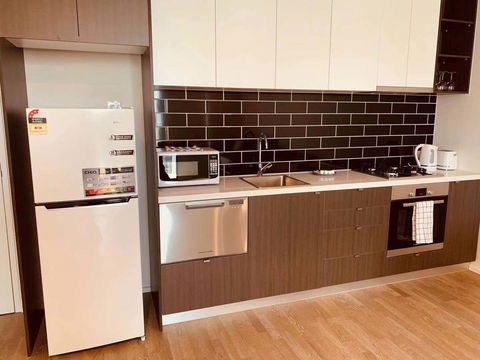 Cozy & Brand New Apt In The Heart Of Western - Accommodation Mooloolaba 1