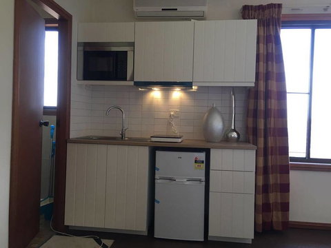 CozyStudioUnit In BeverlyHills (Train Accessible) - Accommodation Mooloolaba 2