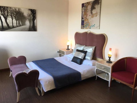 CozyStudioUnit In BeverlyHills (Train Accessible) - Accommodation Mooloolaba 0