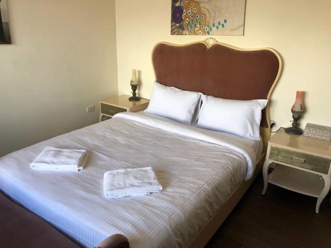 CozyStudioUnit In BeverlyHills (Train Accessible) - Accommodation Mooloolaba 1