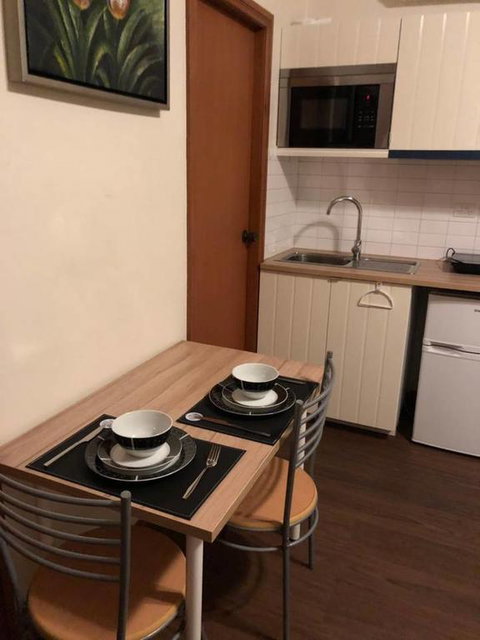 CozyStudioUnit In BeverlyHills (Train Accessible) - Accommodation Mooloolaba 3