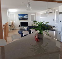 Cozzys Condo Luxury Beach House - Accommodation Mooloolaba