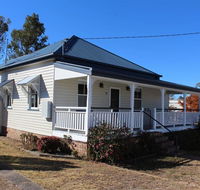 Creekview Cottage - 70 Lock Street - Accommodation Mooloolaba