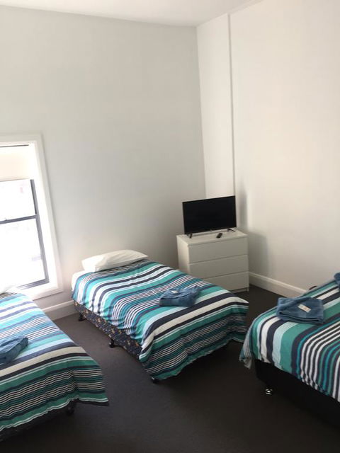 Crown Inn Hotel - Accommodation Mooloolaba 2