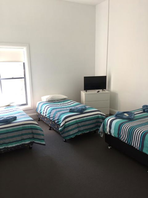 Crown Inn Hotel - Accommodation Mooloolaba 1