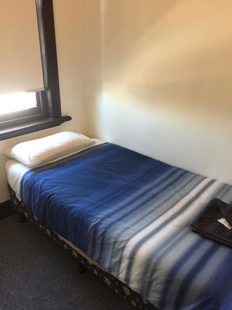 Crown Inn Hotel - Accommodation Mooloolaba 3