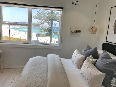 D'Luxe Designer Den Bondi-Ocean View Apartment - Accommodation Mooloolaba 0