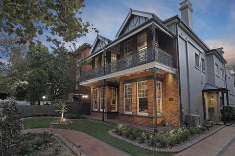 Dalziel Lodge - Accommodation Mooloolaba 0