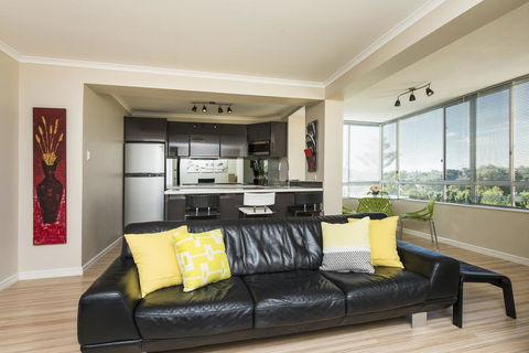 Derby 74 - Accommodation Mooloolaba 1