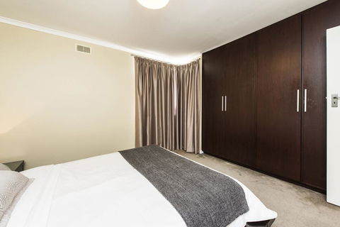 Derby 74 - Accommodation Mooloolaba 3