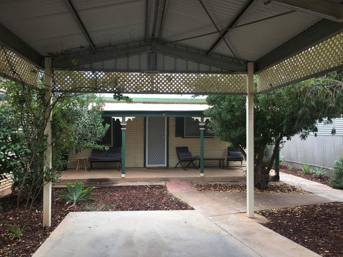 Desert Flower Cottages On Wolfram St - Accommodation Mooloolaba 2
