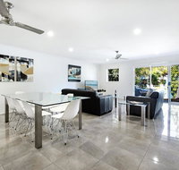 Diamond Beach 3 Bedroom Poolside Apartment - Accommodation Mooloolaba
